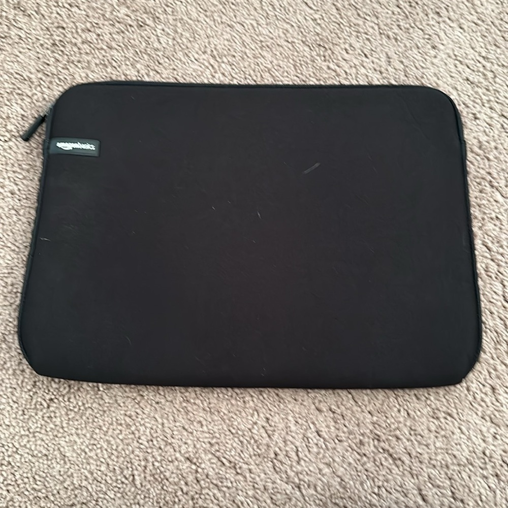 Amazon Essentials Black Soft Travel Laptop Case - Picture 2 of 7
